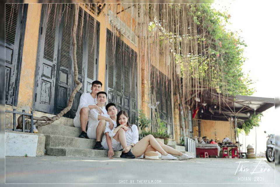 Album gia đình Thùy Dương