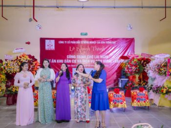 Photo of the opening event of Lai Nghi market