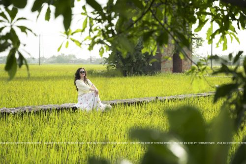 Thợ chụp ảnh tại lò gạch cũ Hội An